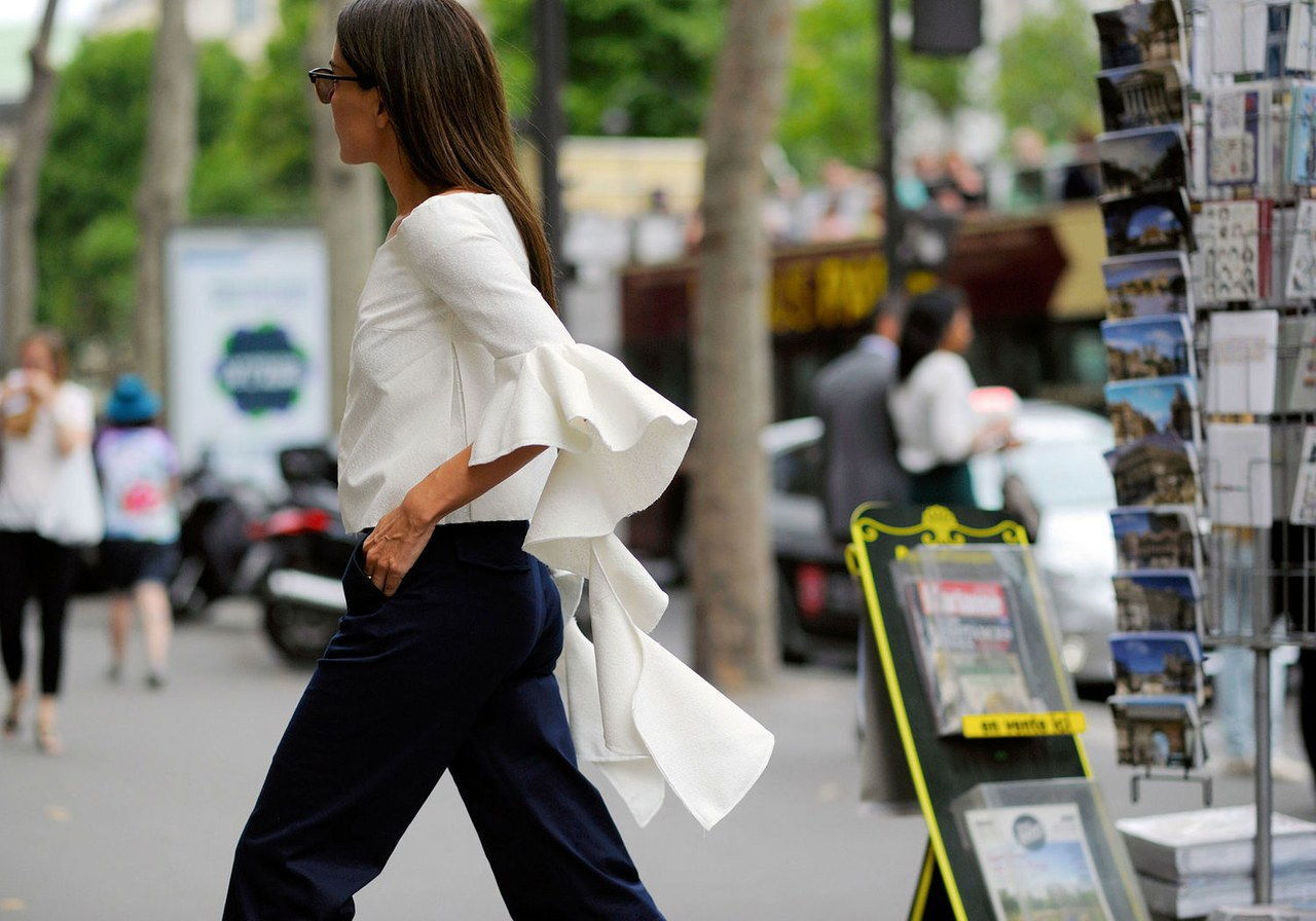París street style white ruffle sleeve blouse