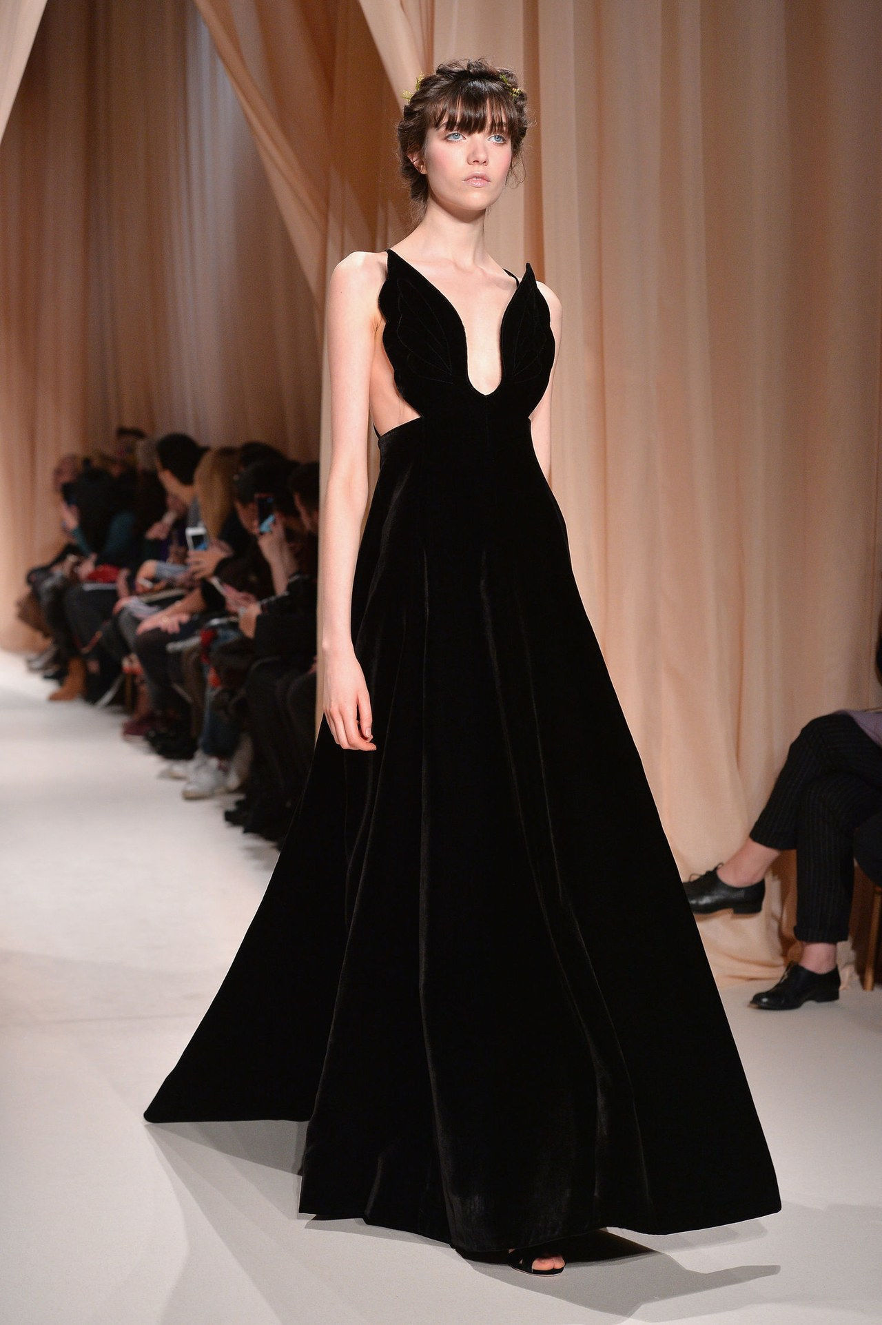 فالنتينو couture spring 2015 black runway gown
