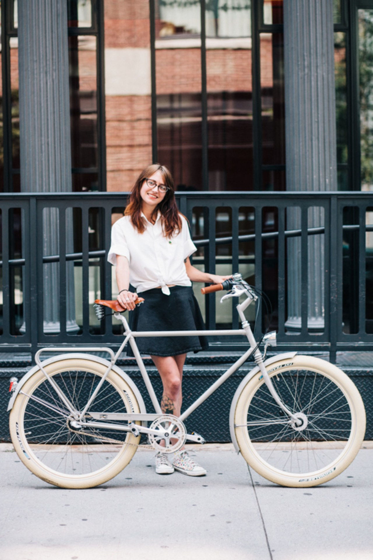 privilegiado mode girl on bike white shirt black skirt