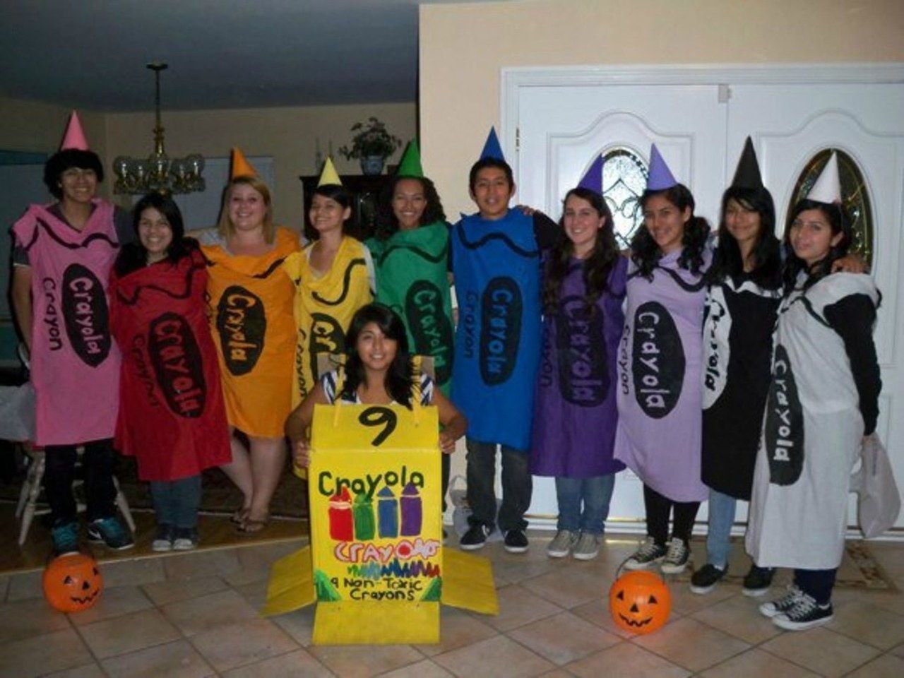 crayons costumes 1