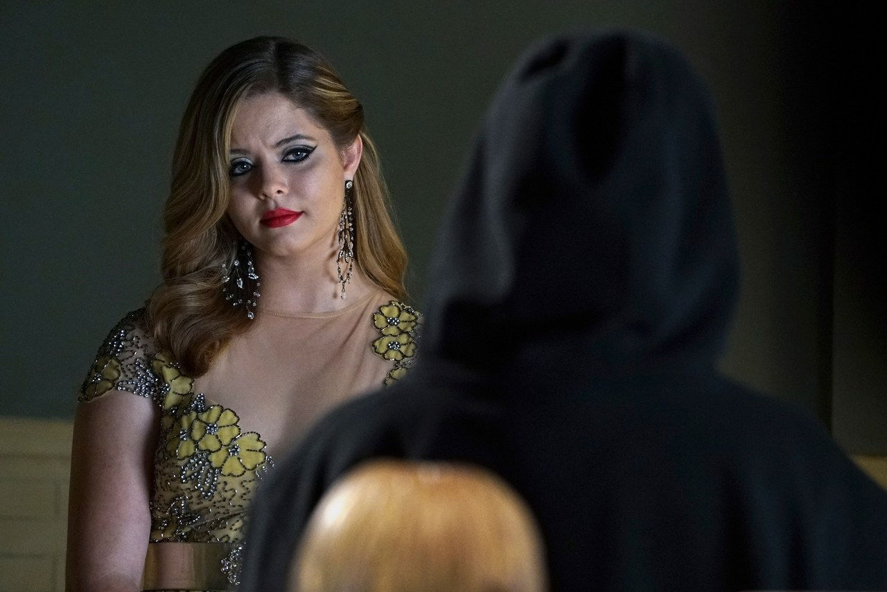 SMUK LITTLE LIARS, Sasha Pieterse (left), 'Game Over Charles', (Season 6, ep. 601, aired June 2,