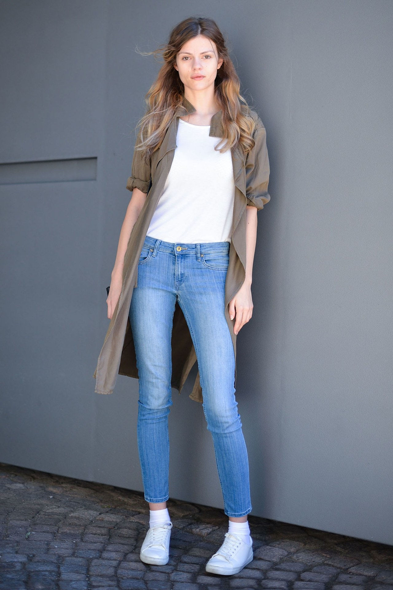 秋季 2015 denim street style milan fashion week skinny tshirt trench