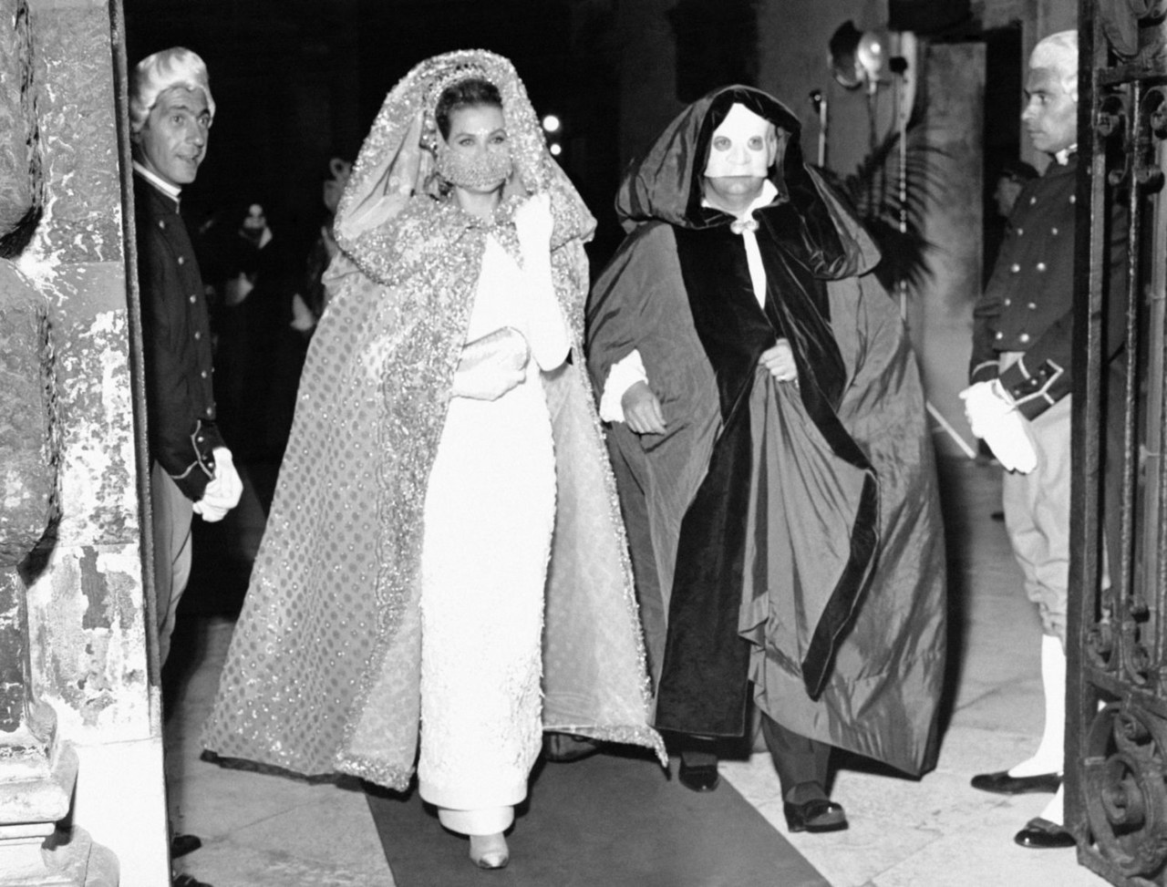 gracia kelly 1967 fashion style costume ball monaco