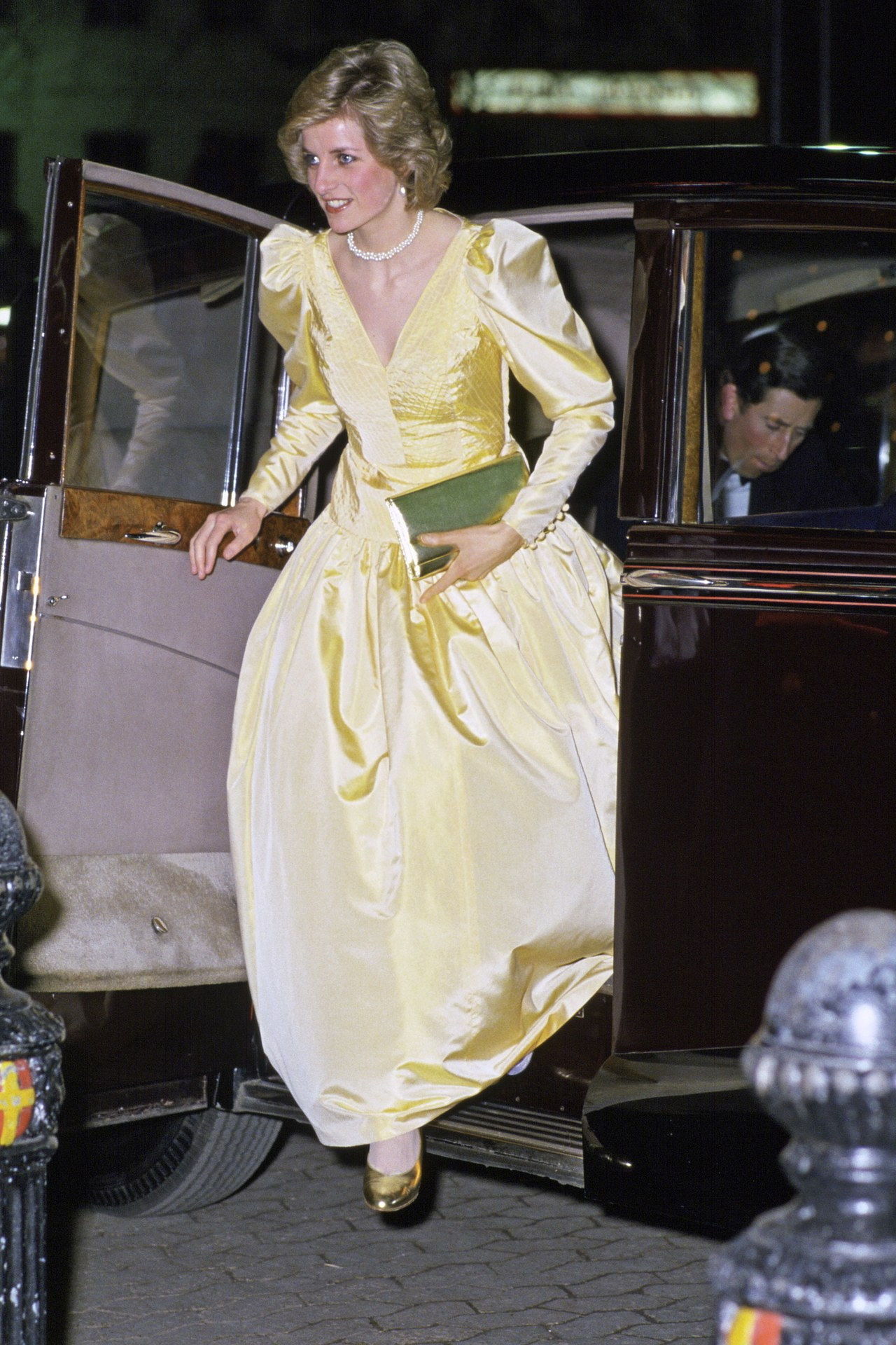 Prinsesse Diana Arrives In Rolls Royce