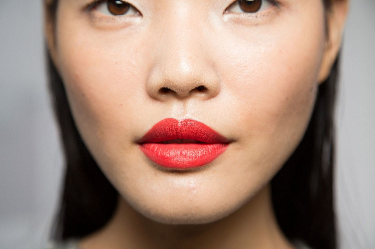 红 lipstick sales beauty trends prestige skin care