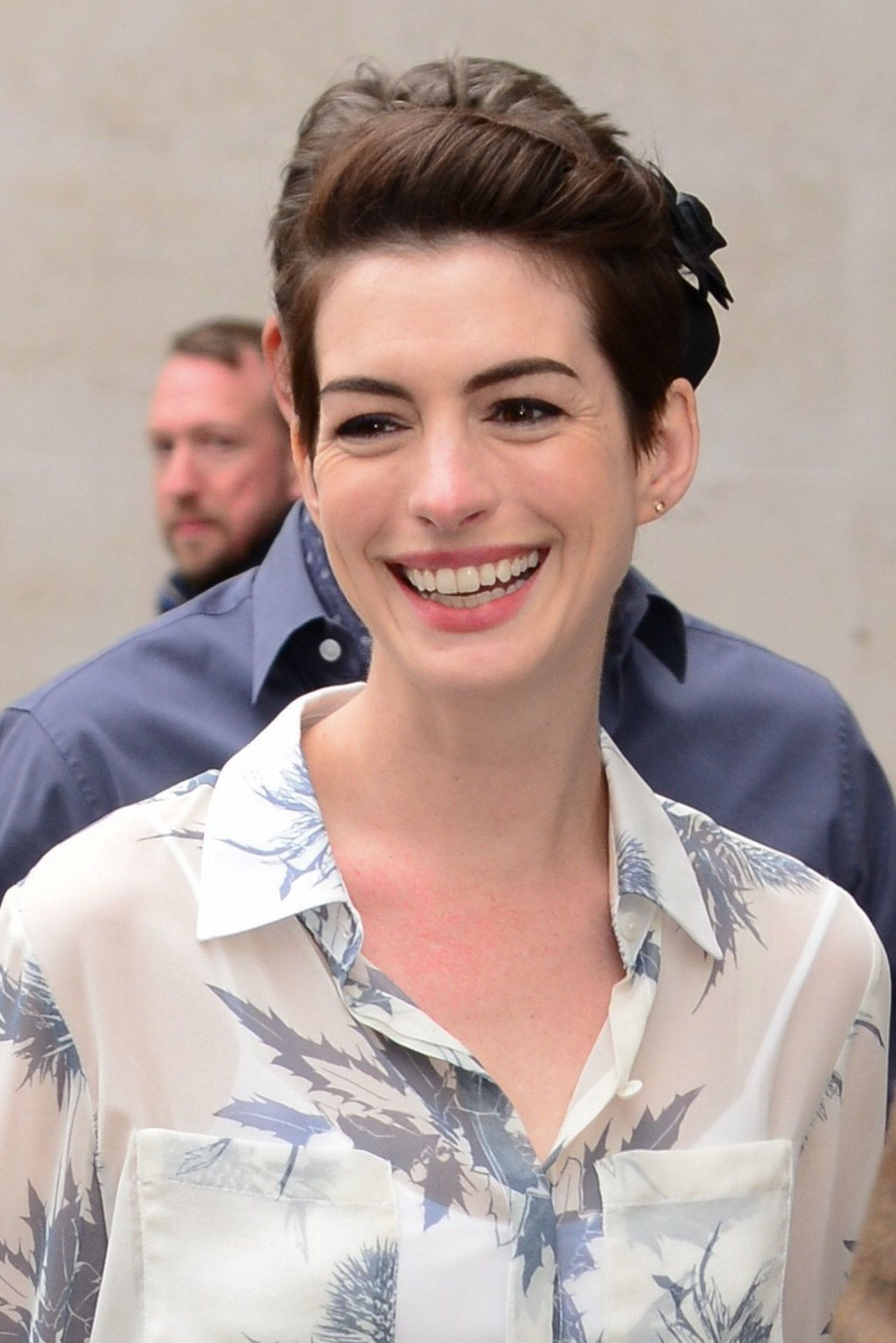 Ana hathaway growing out short hair