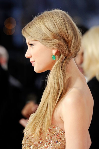 1121 taylor swift ama hairstyle side bd