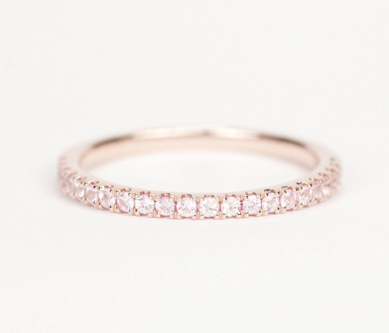 ضوء pink sapphire pave wedding ring