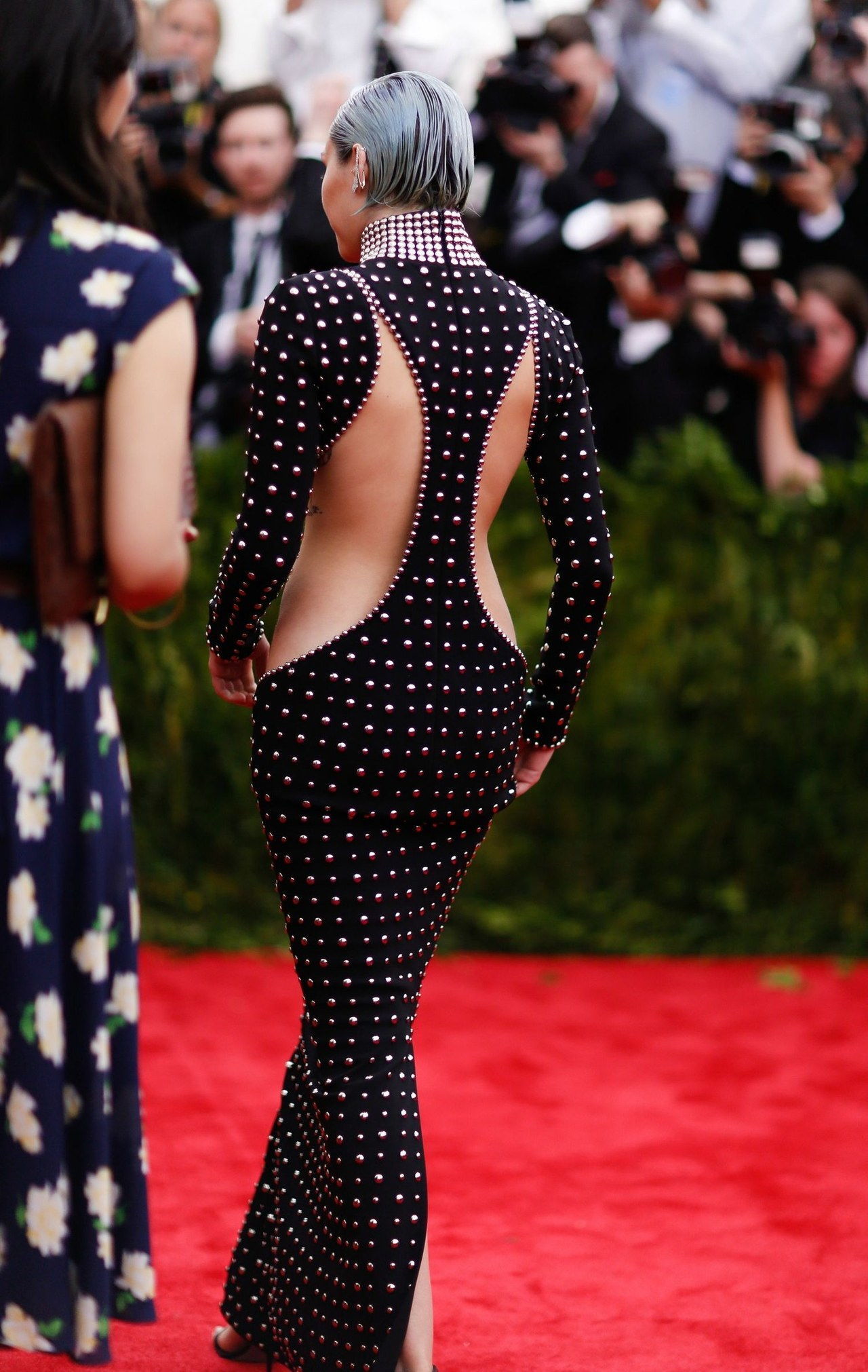 Miley cyrus back of dress met gala 2015