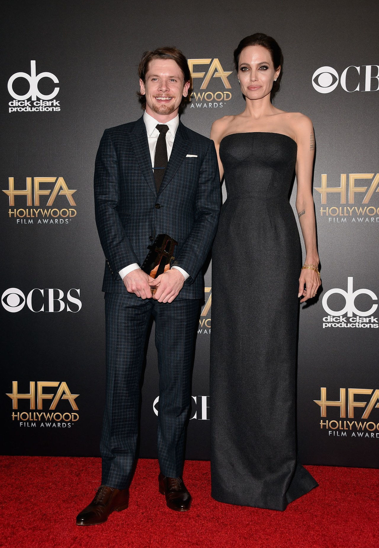 أنجلينا jolie black dress hollywood film awards 2014