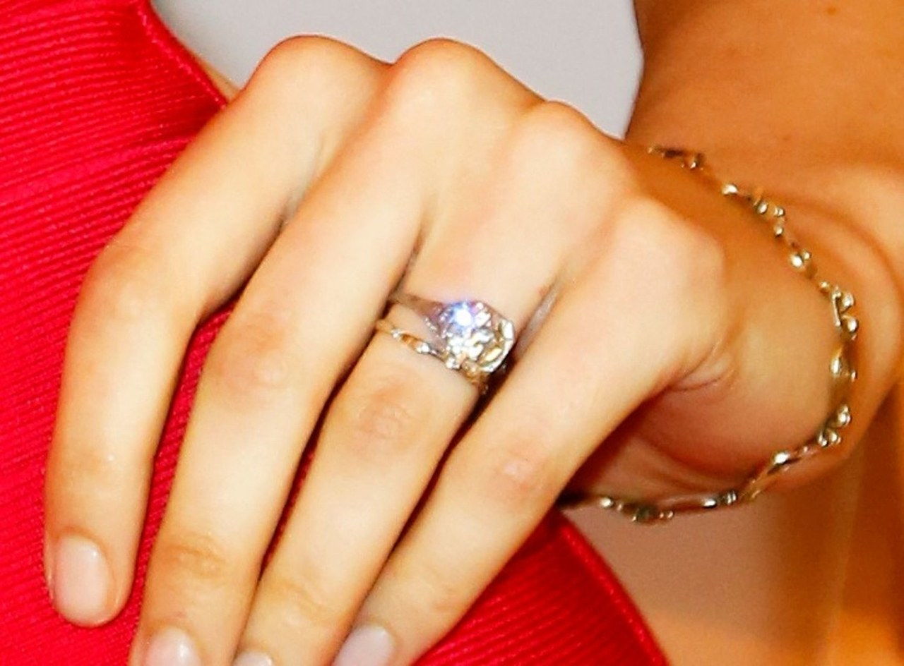 A behati prinsloo engagement ring adam levine celebrity weddings 0731