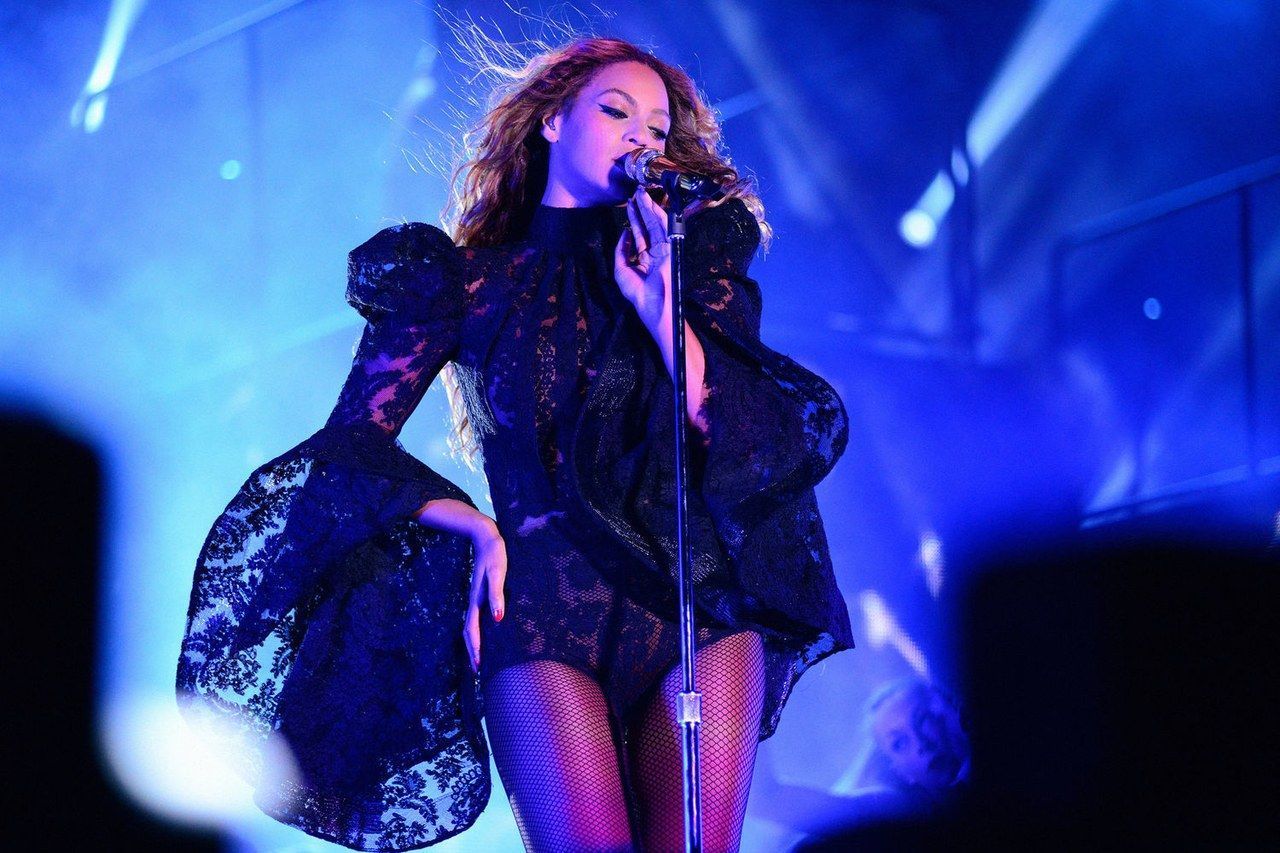 Beyoncé lace bell sleeve costume tour