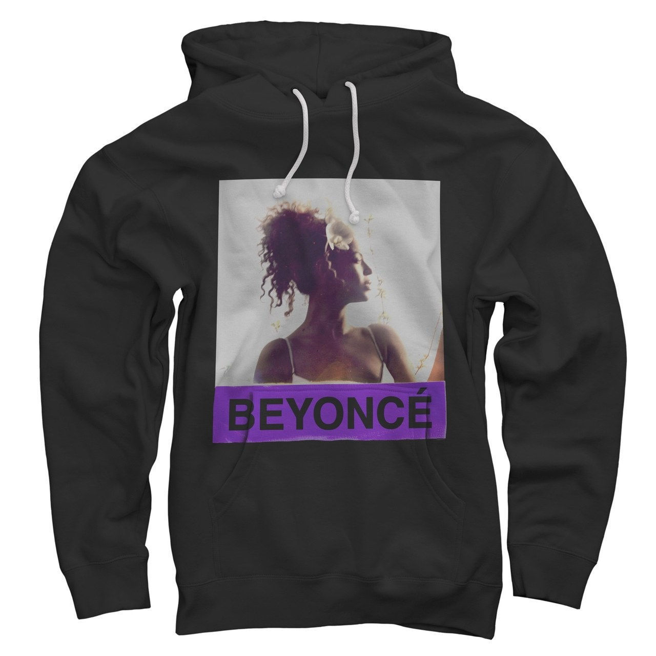 颜色 Photo Image Pullover, $60, [Beyonce.com](https://shop.beyonce.com/products/62183-color-photo-image-pullover)