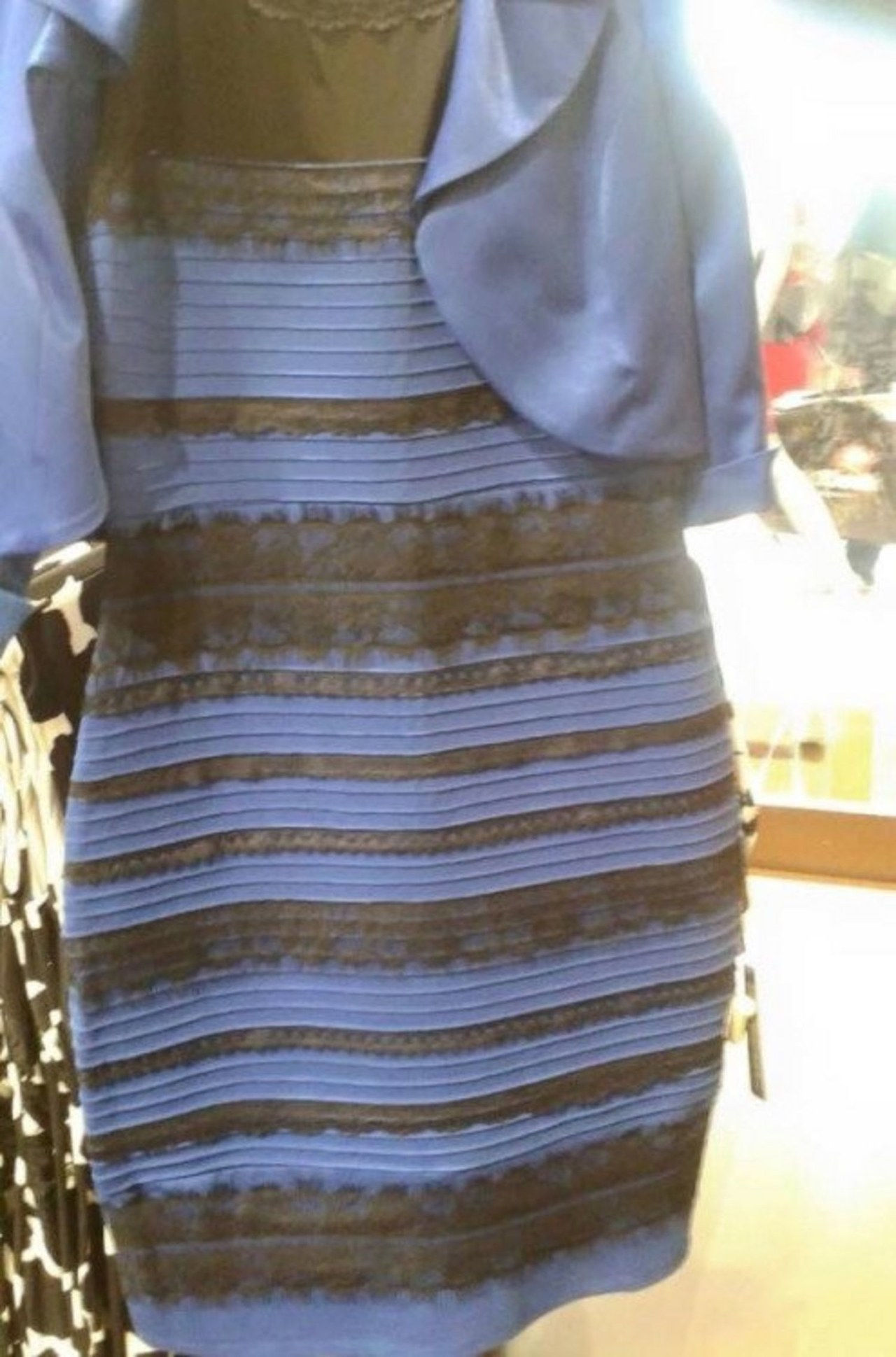 黑色 blue gold white dress