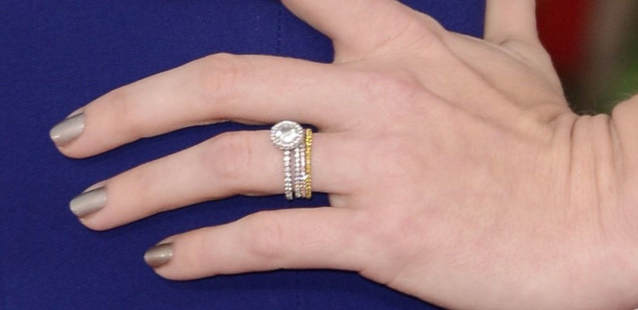 2 amy adams sag awards three wedding rings 0128
