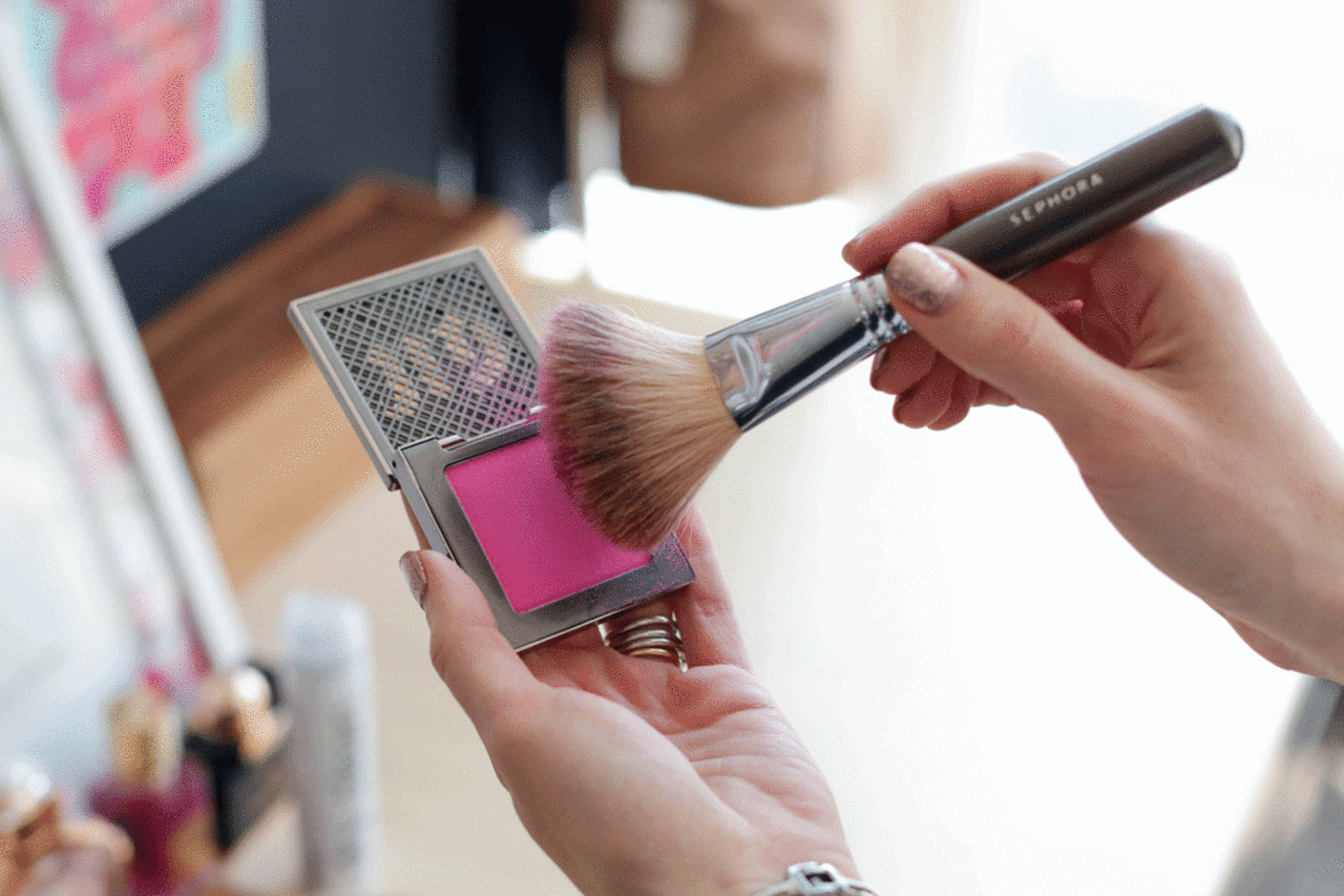 makeup brush dry shampoo step1