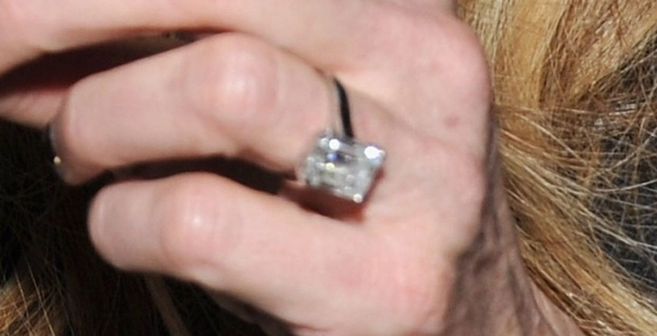 2 elle macpherson engaged engagement engagement ring rings jeffrey soffer celebrity weddings 0327
