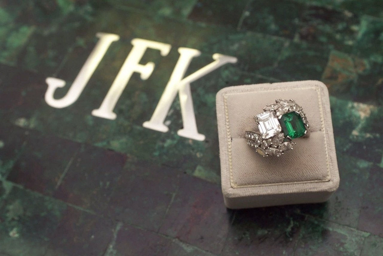2 jackie kennedy engagement ring pictures 0507