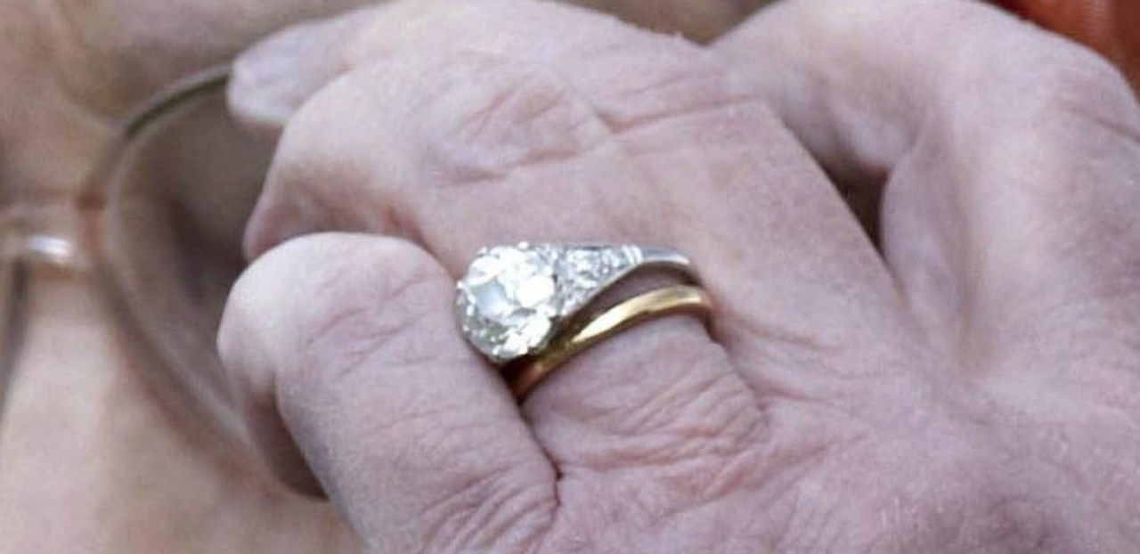 3 queen elizabeth engagement ring pictures 08212