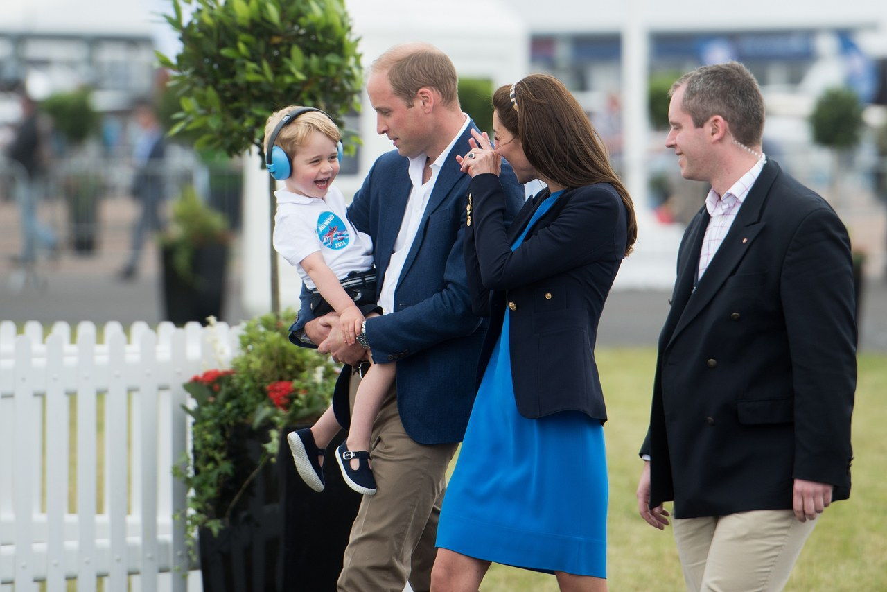 الأمير وليام كيت ميدلتون-برنس جورج، دوقة من بين كامبردج-الملكي-family.jpg