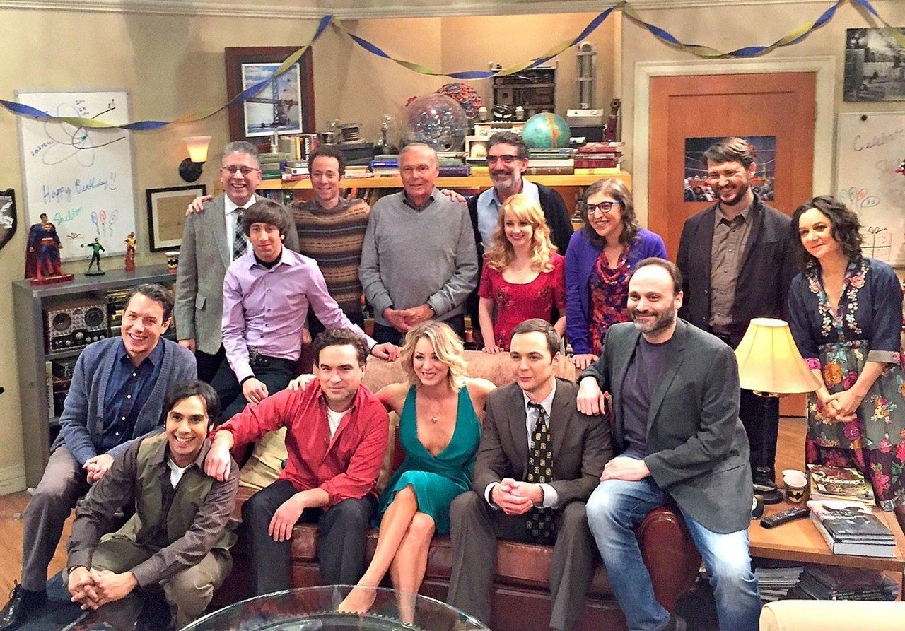 the big bang theory 200 episodes group shot