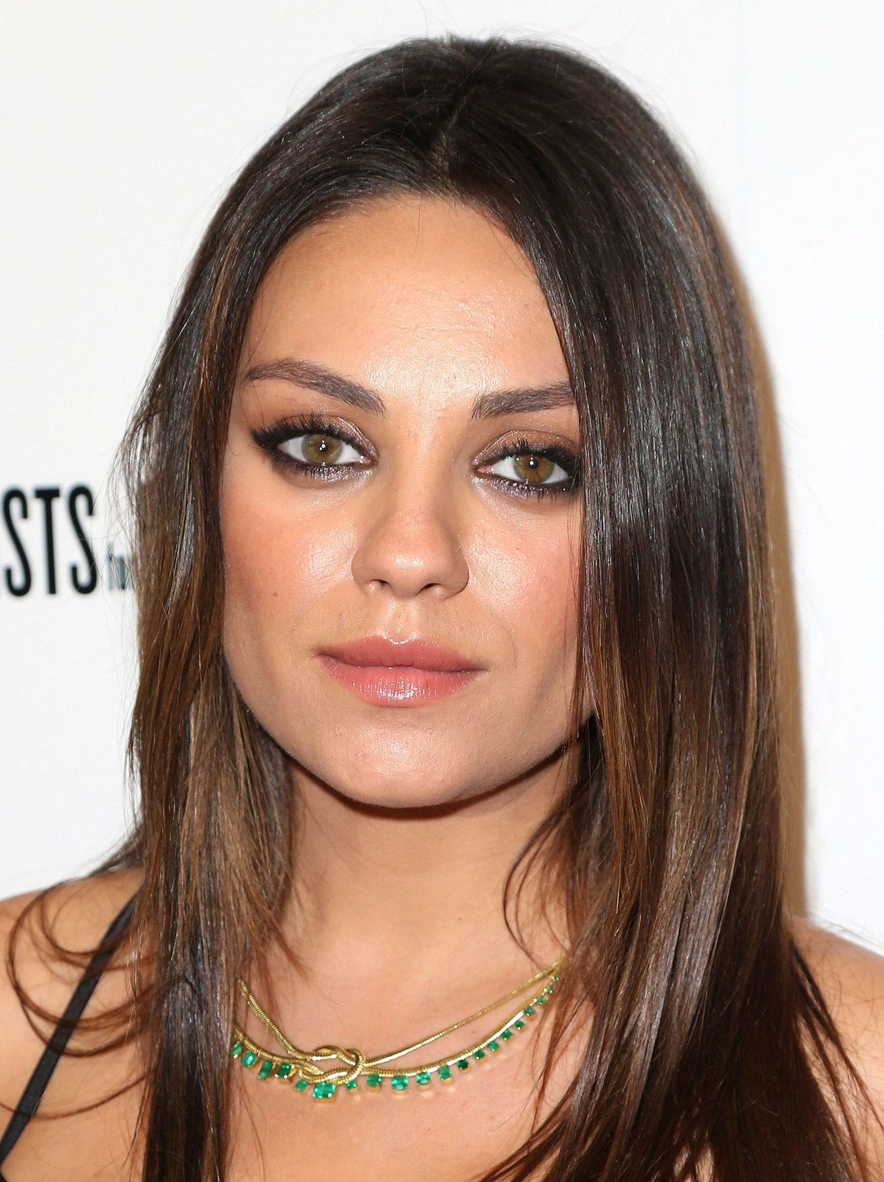 Mila Kunis Eyes A Makeup Combo That Makes Your Eyes Glow To Steal