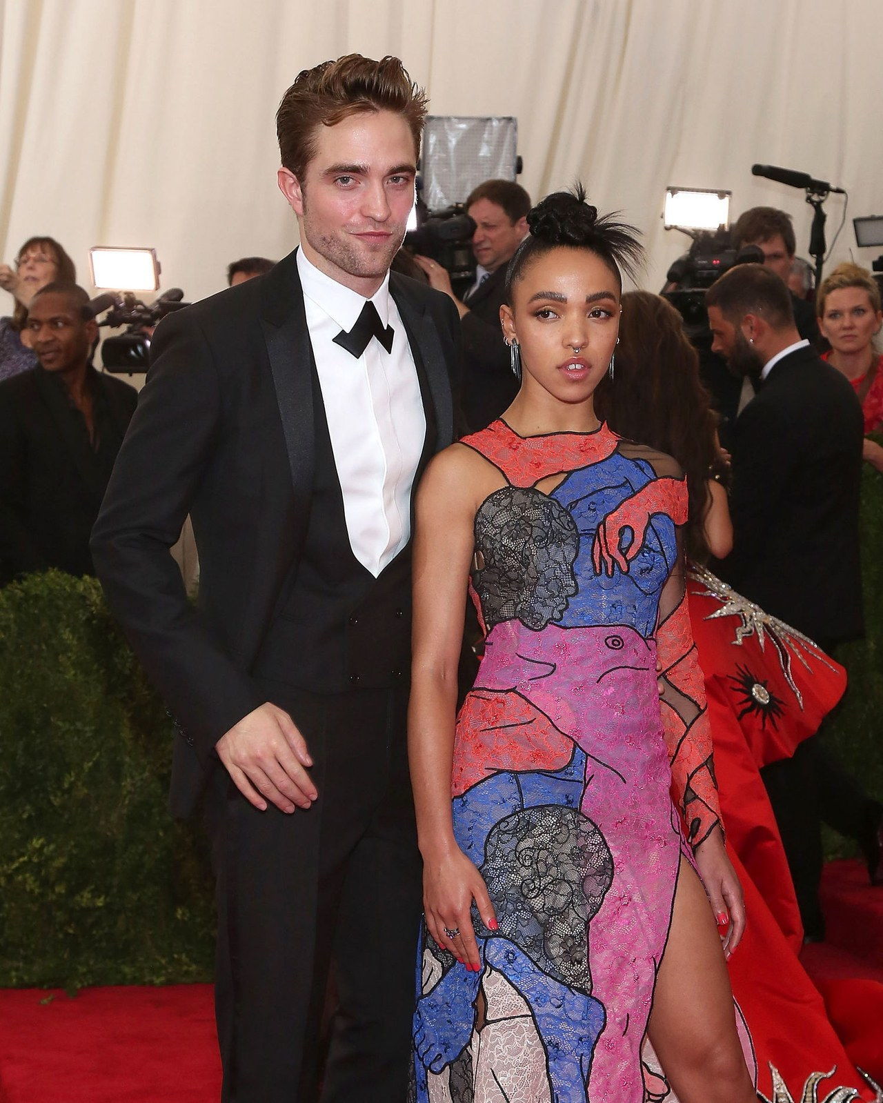 1 fka twigs engagement ring pictures robert pattinson met gala 0505 getty