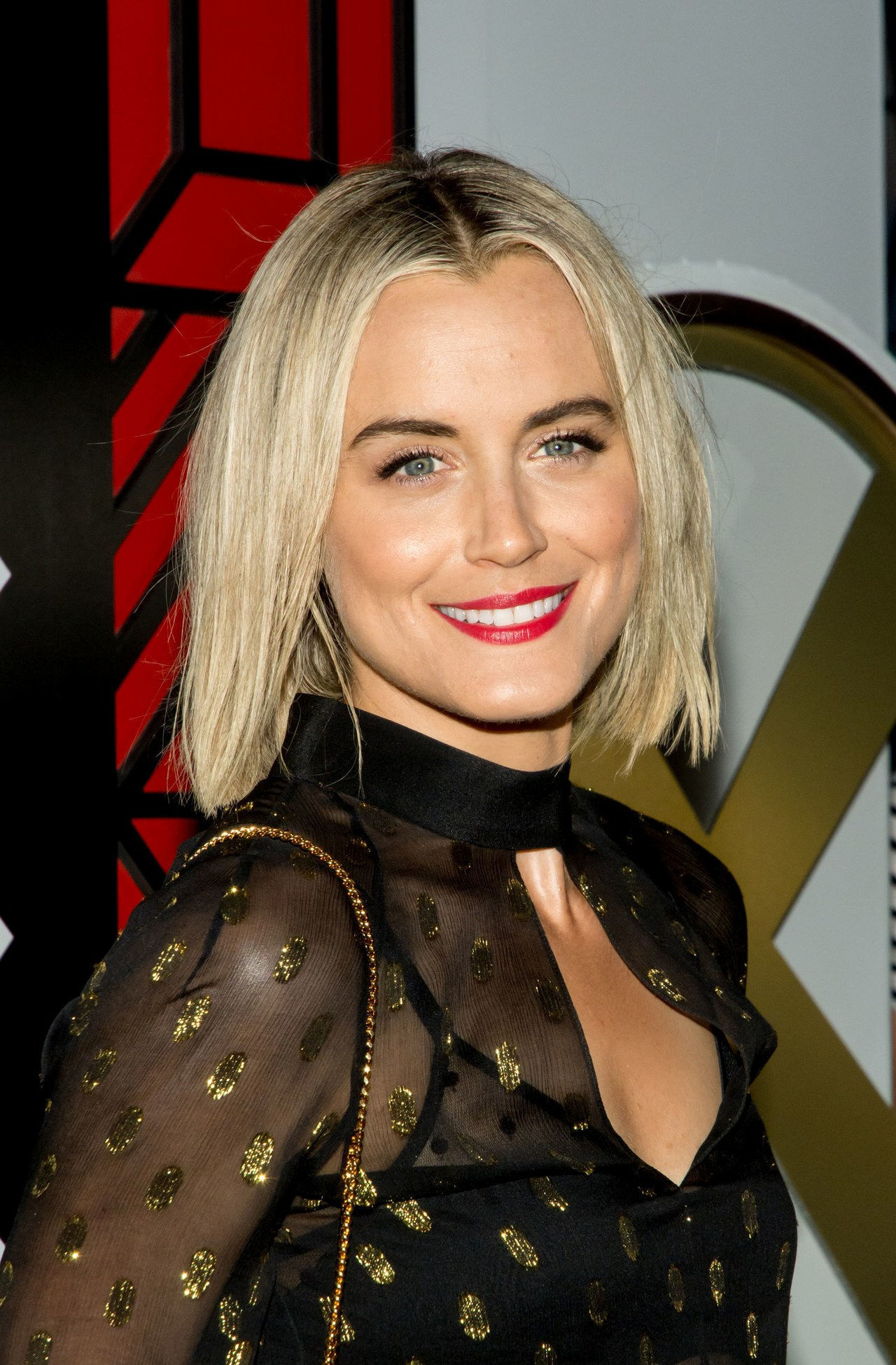 taylor schilling straight haircut