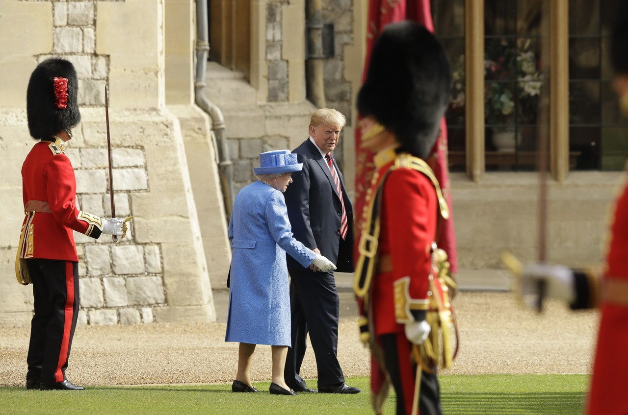 王牌 And Queen Elizabeth II 1