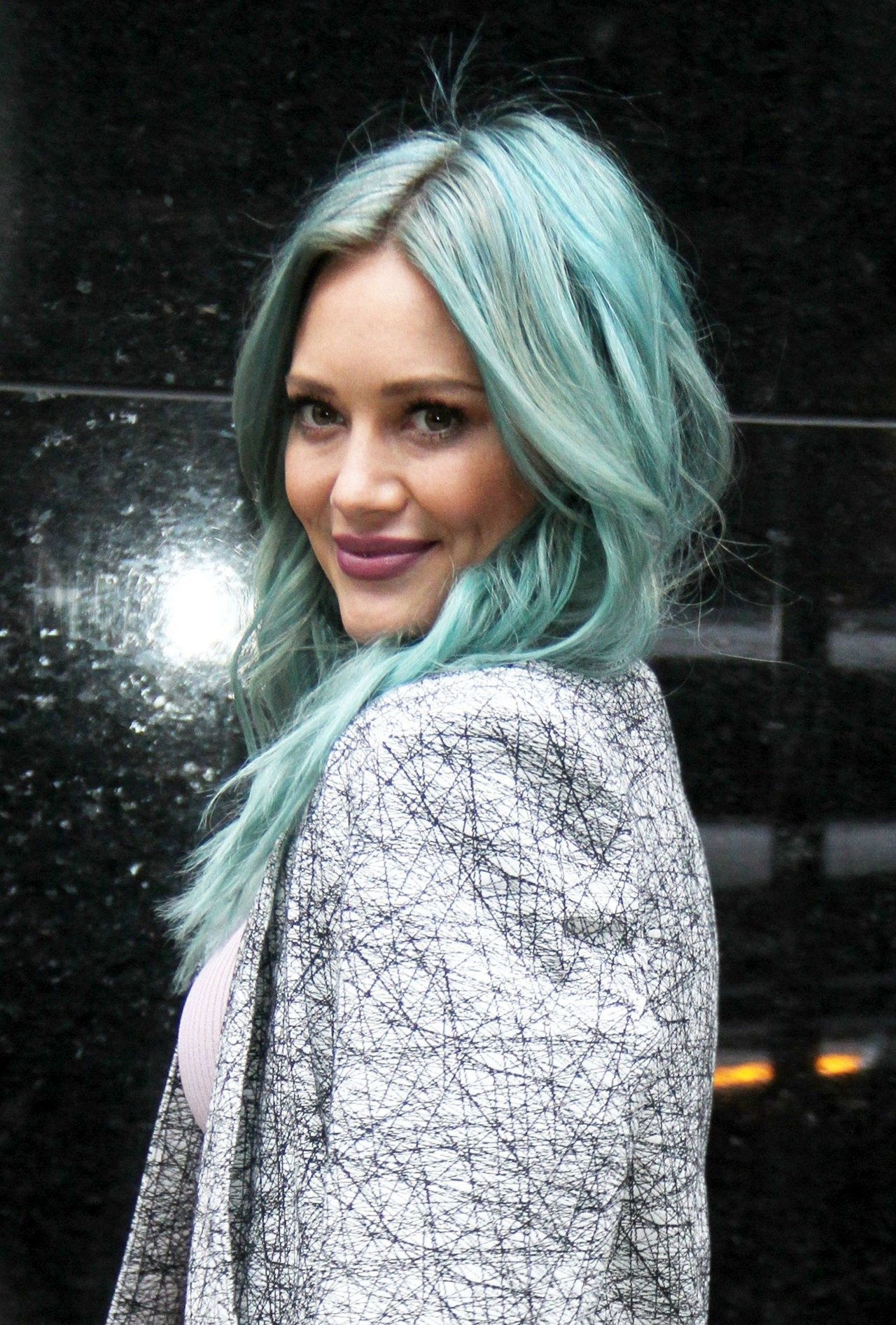 hilary duff blue green hair color