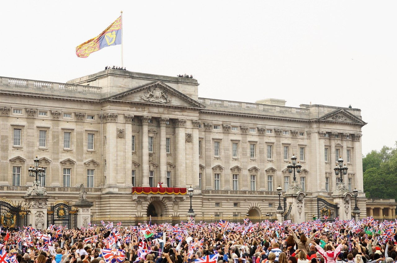 Real Wedding - The Newlyweds Greet Wellwishers From The Buckingham Palace Balcony