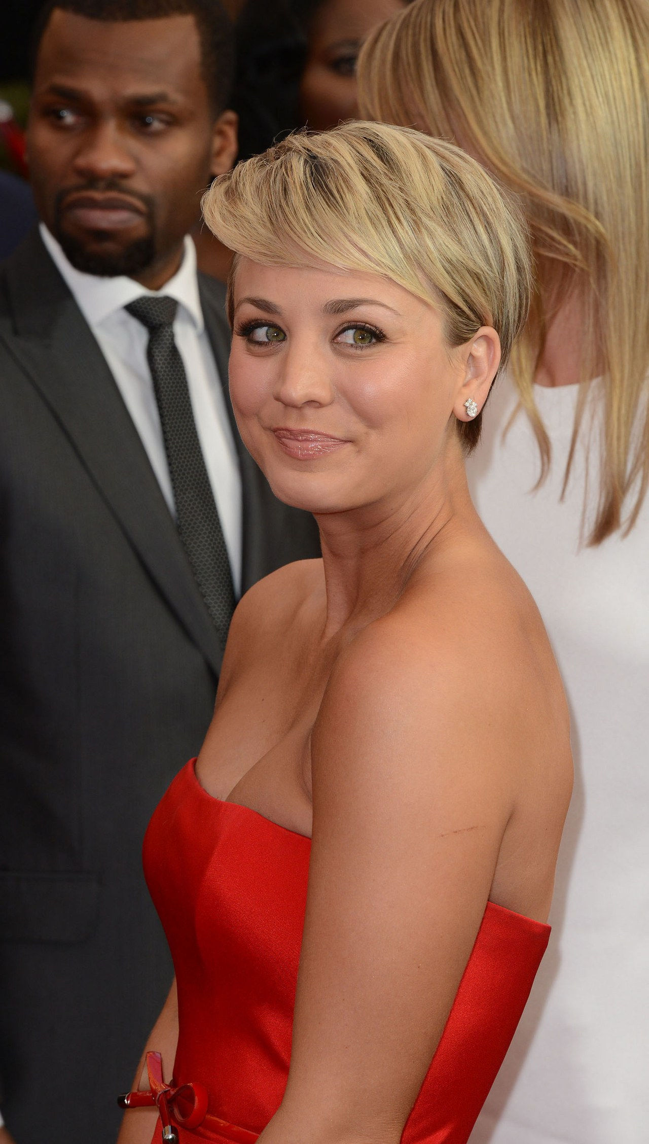 kaley cuoco grow out phase 2