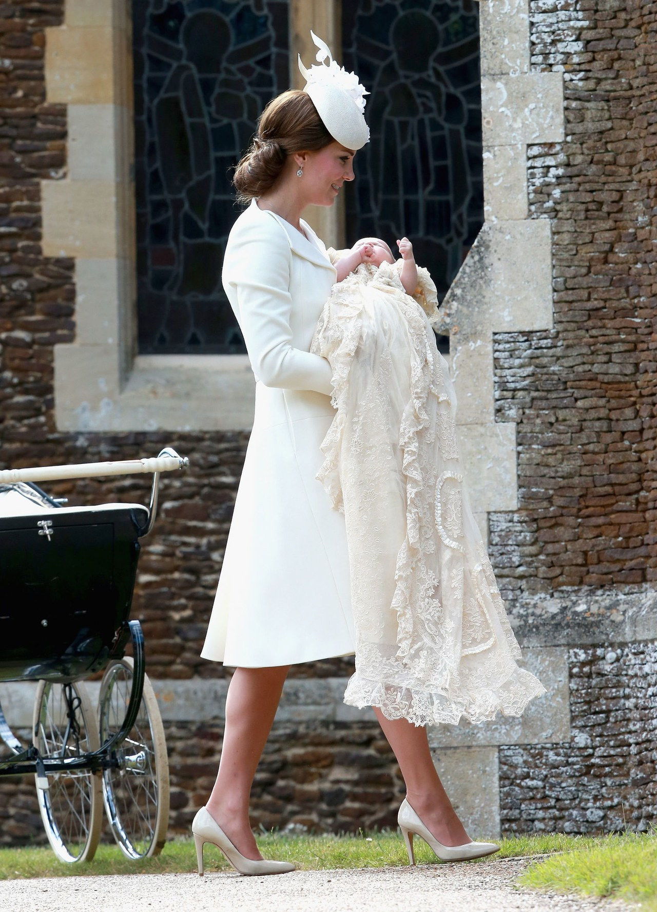 凯特 middleton white alexander mcqueen dress princess charlotte christening