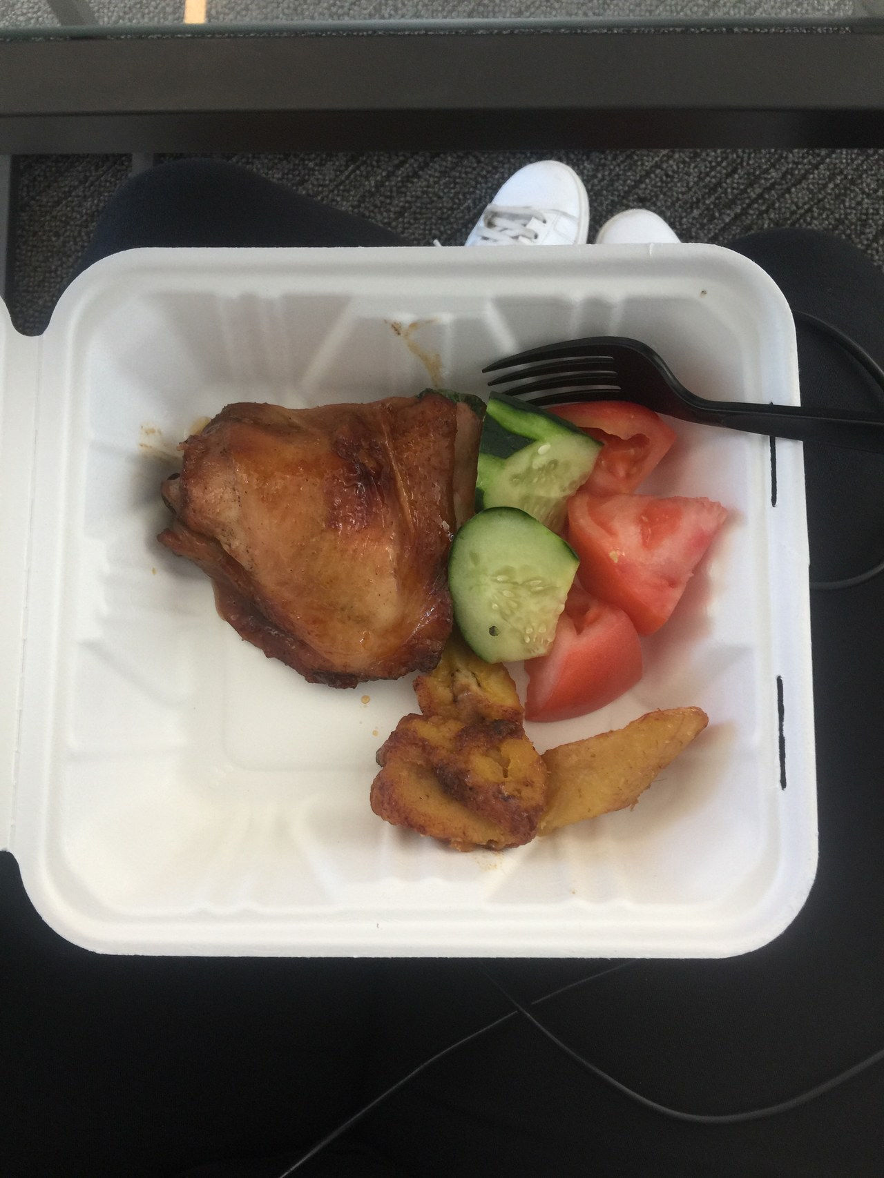 鸡， vegetables, banana, courtesy of the Condé Nast cafeteria.