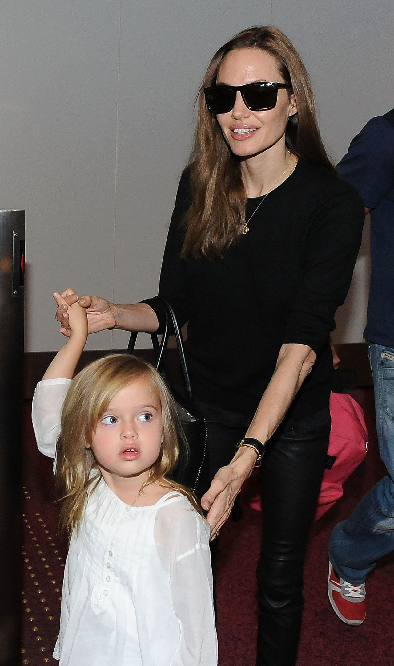 Angelina jolie vivienne pitt black waxed jeans toyko airport