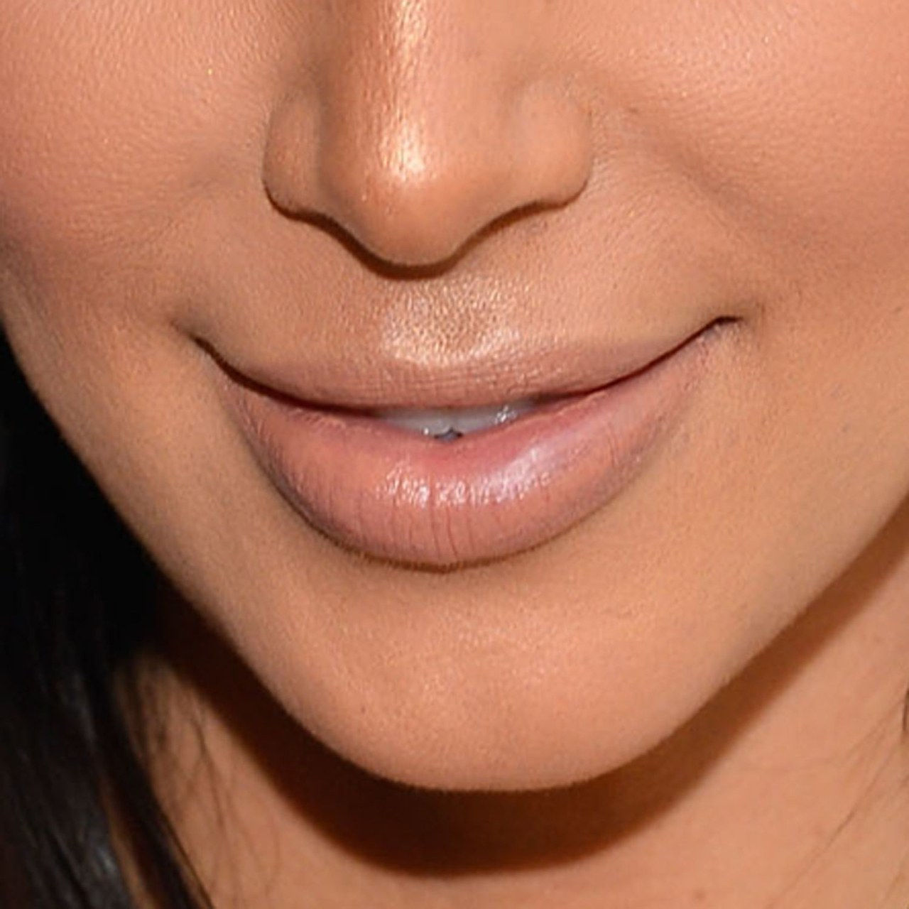 Kim kardashian shading lips close
