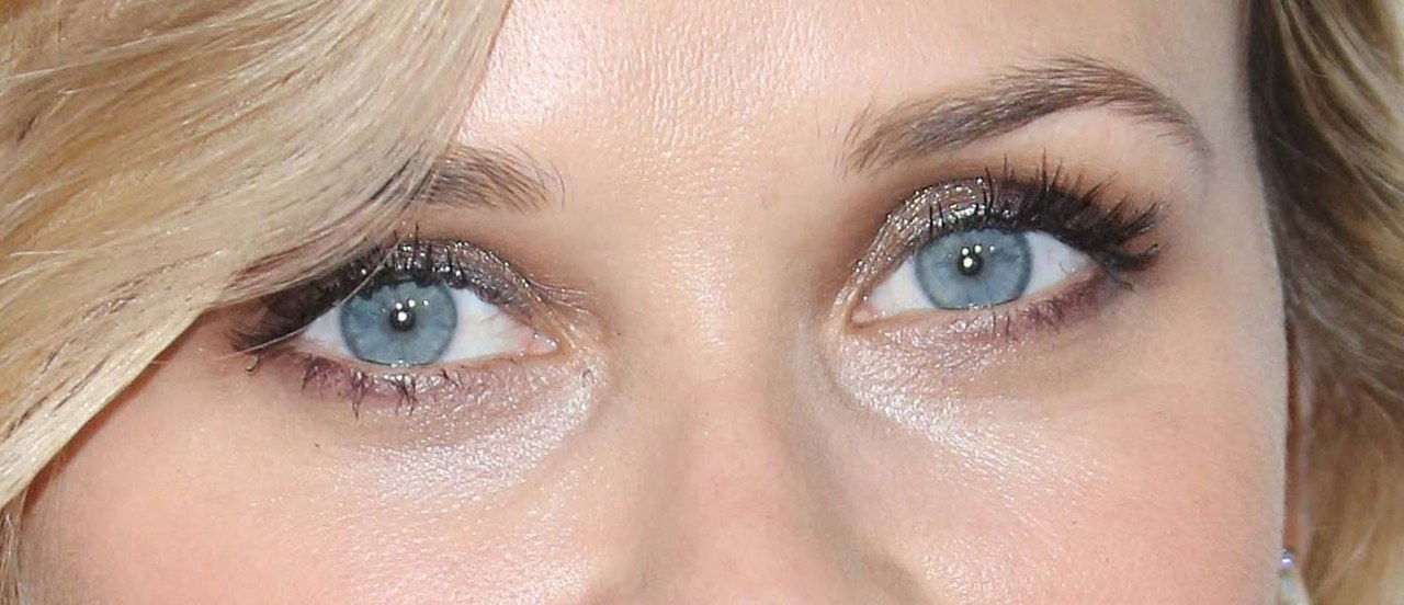 Reese witherspoon elle eye makeup eyeshadow close