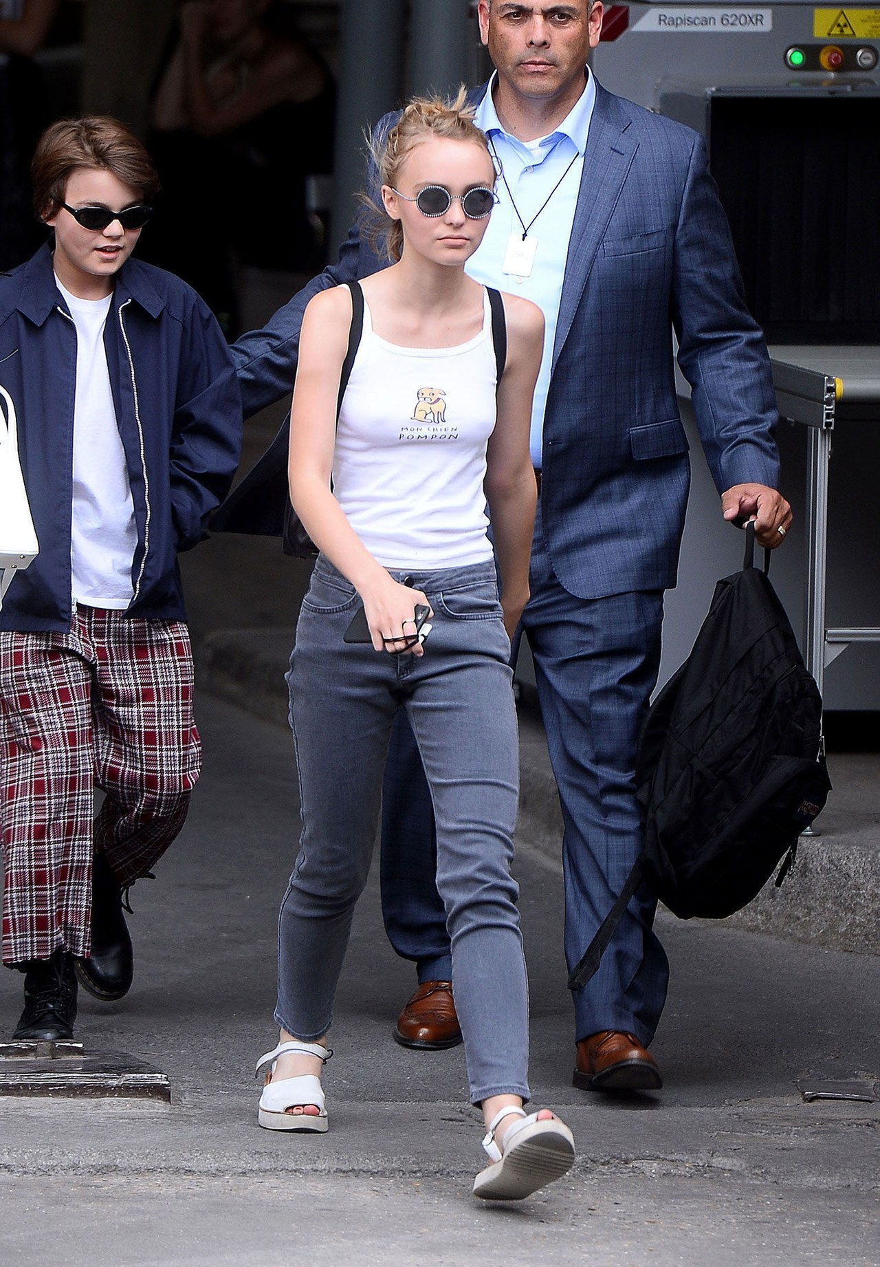 lily rose depp style jeans chanel show 2015