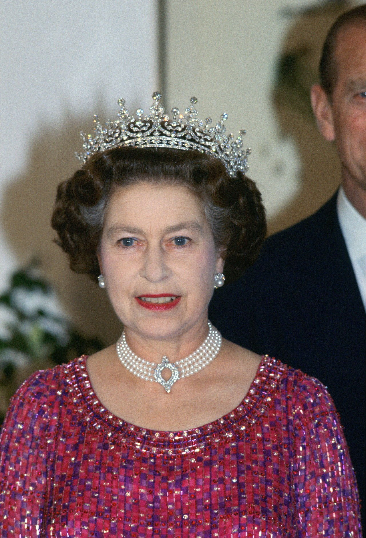 凯特 Middleton Borrows Queen's Pearl Choker To Celebrate Her Majesty's 70th Wedding Anniversary