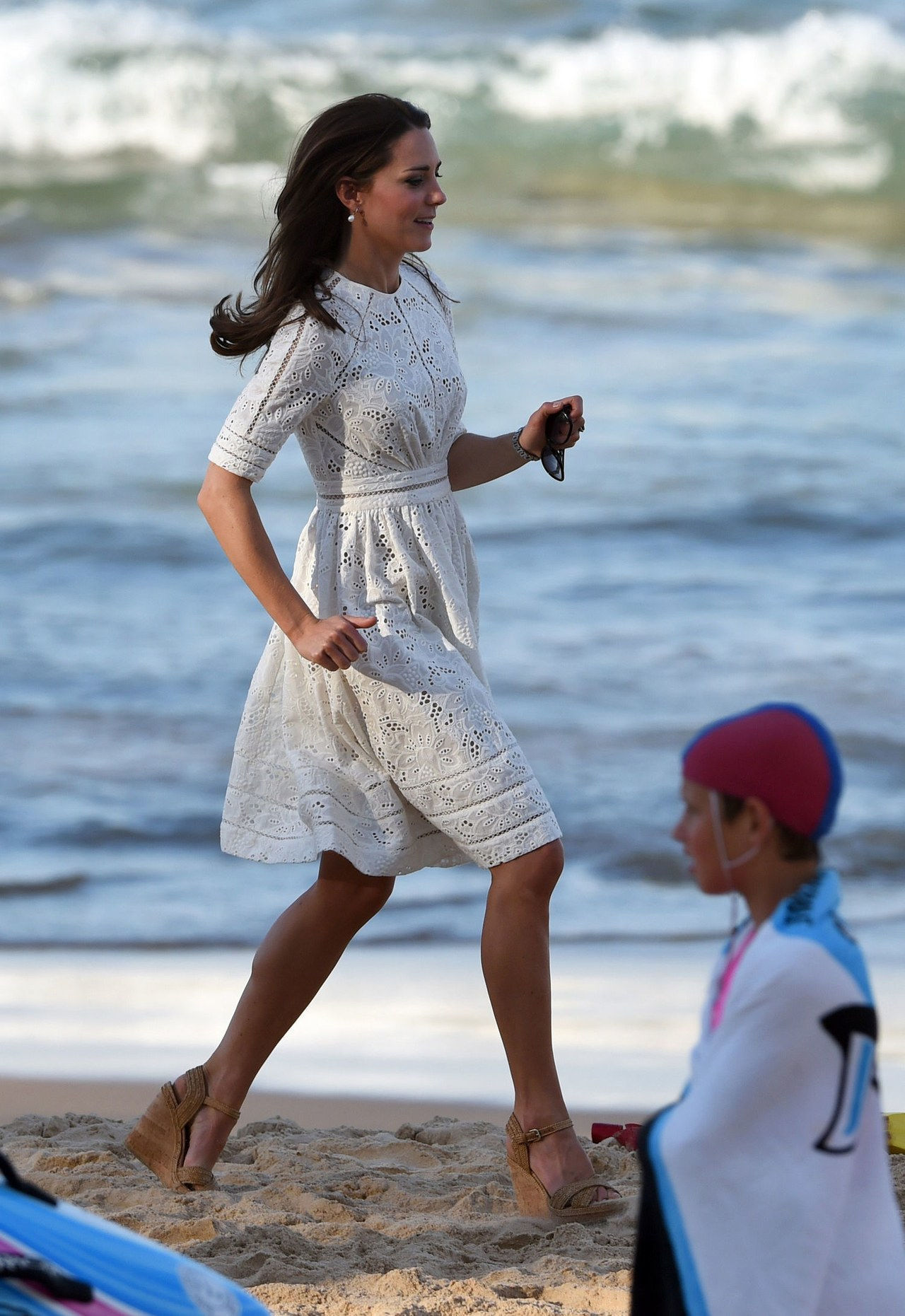 Kate middleton australia white zimmermann dress wedges beach