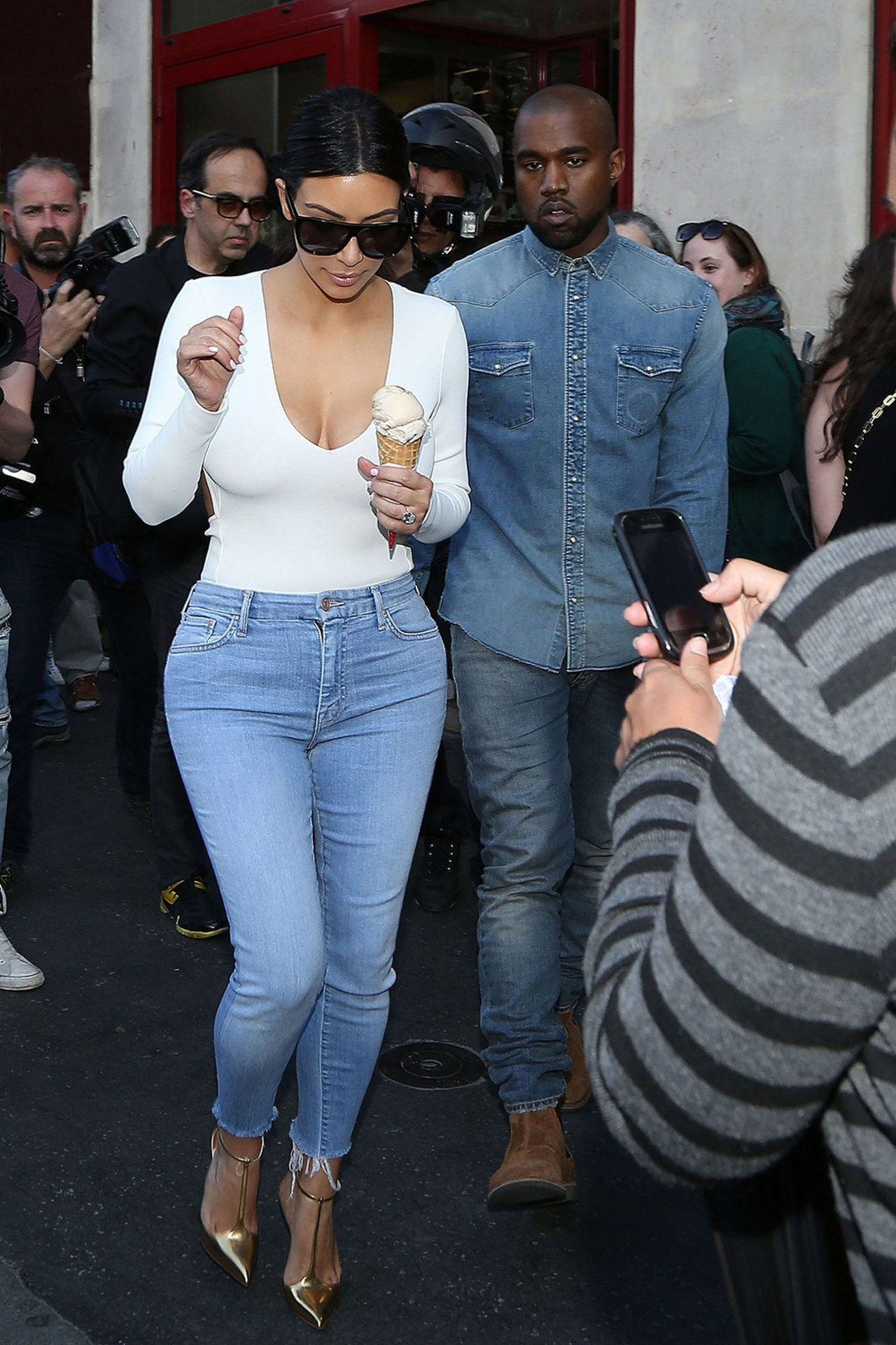 كيم kardashian white bodysuit jeans