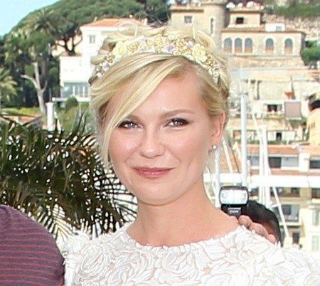 0523 1B kirsten dunst looking bridal at cannes marcus francis dolce and gabbana charlotte olympia viggo mortensen we