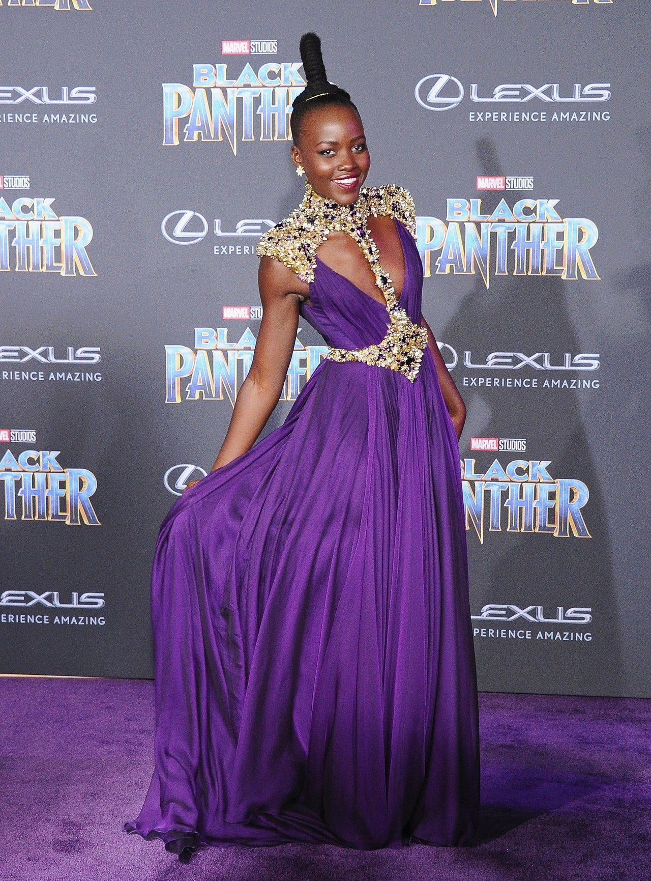 وبيتا Nyong'o's 'Black Panther' Premiere Gown Is 'Warrior-Inspired'