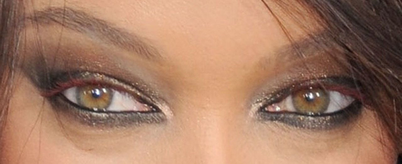 Tyra banks eye makeup zoom