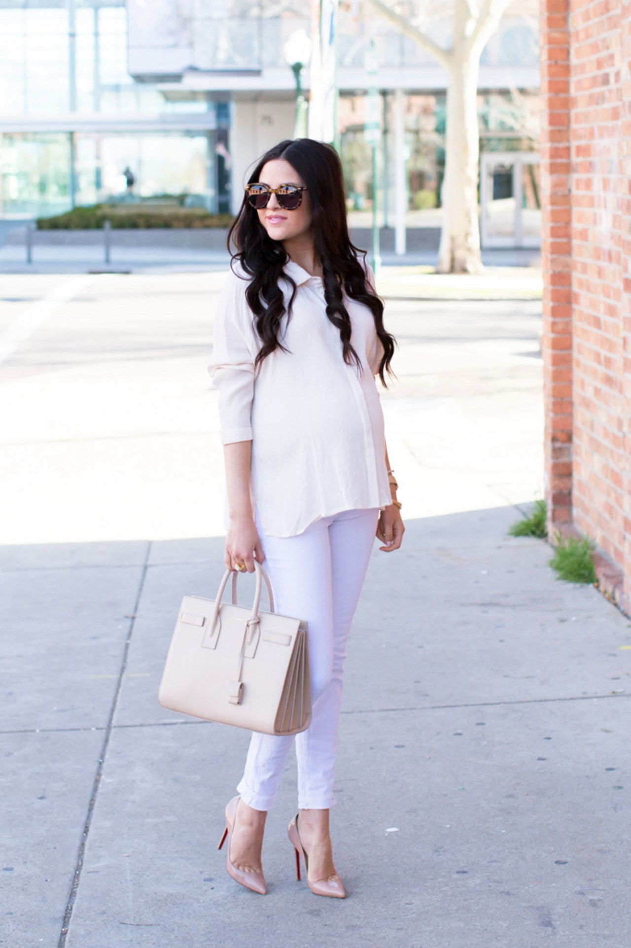 粉 peonies blogger pregnant white jeans heels