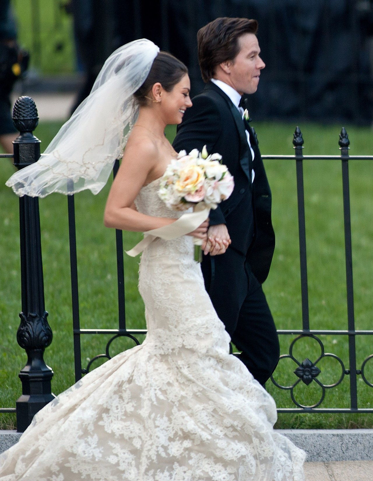 mila kunis wedding dress ashton kutcher wedding pictures 0706 splash
