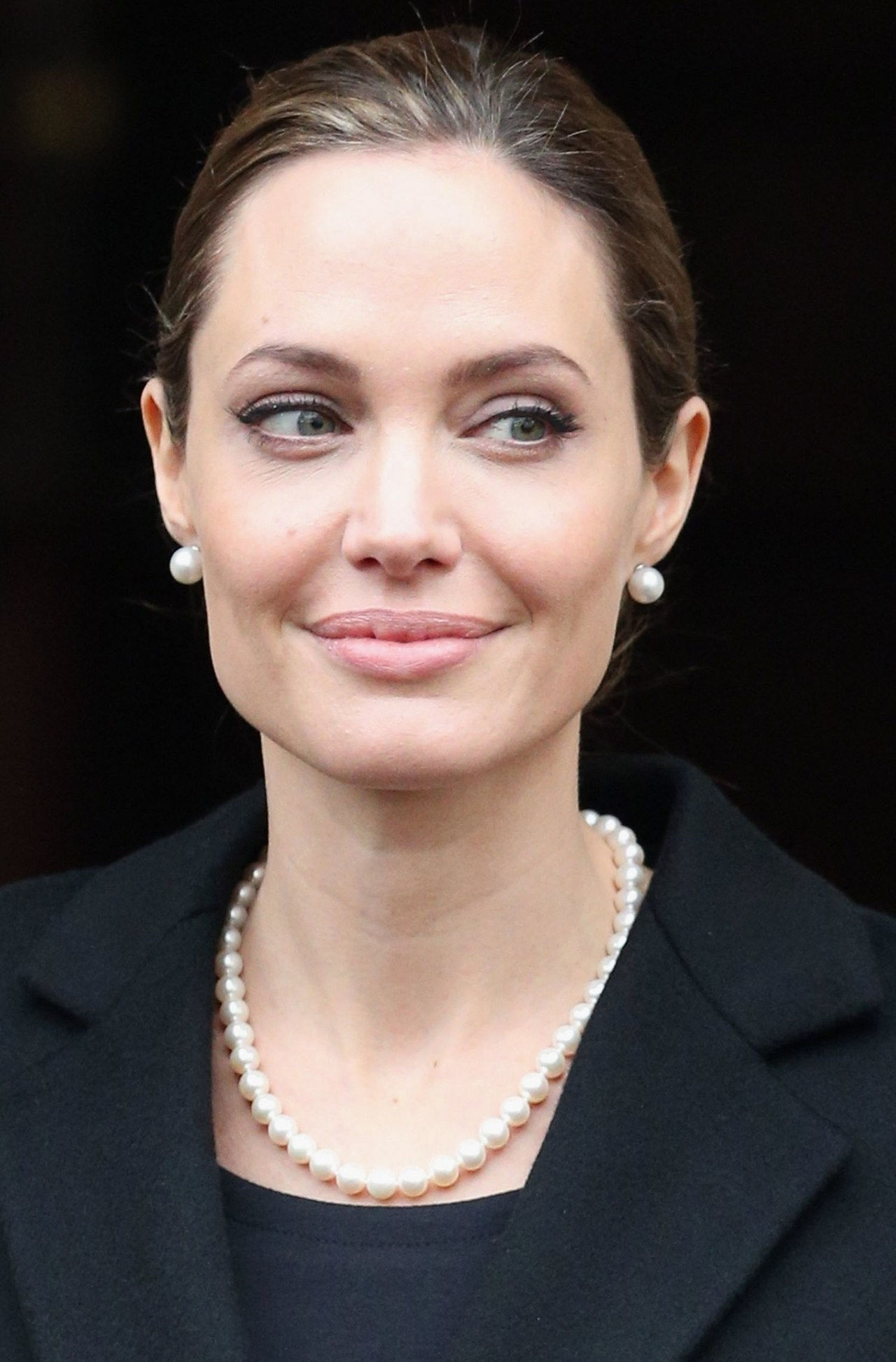 Angelina jolie hair makeup