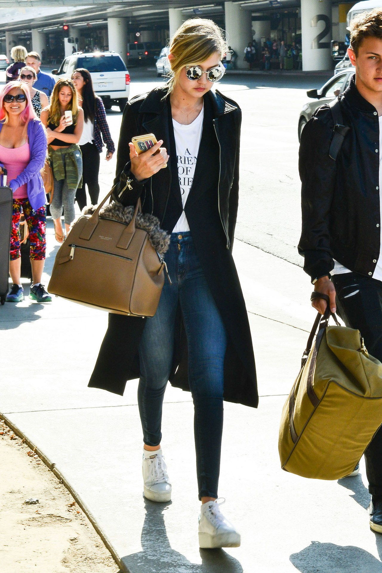 gigi hadid airport outfit style