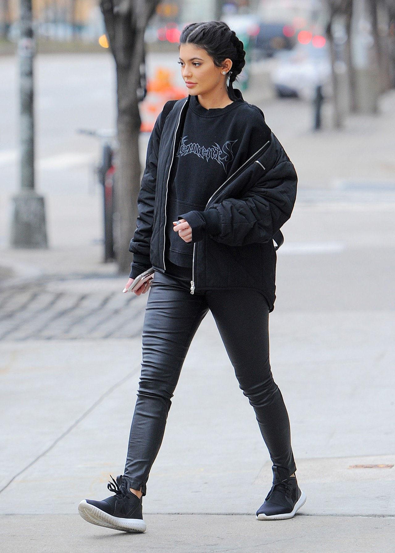 kylie jenner black leggings sneakers