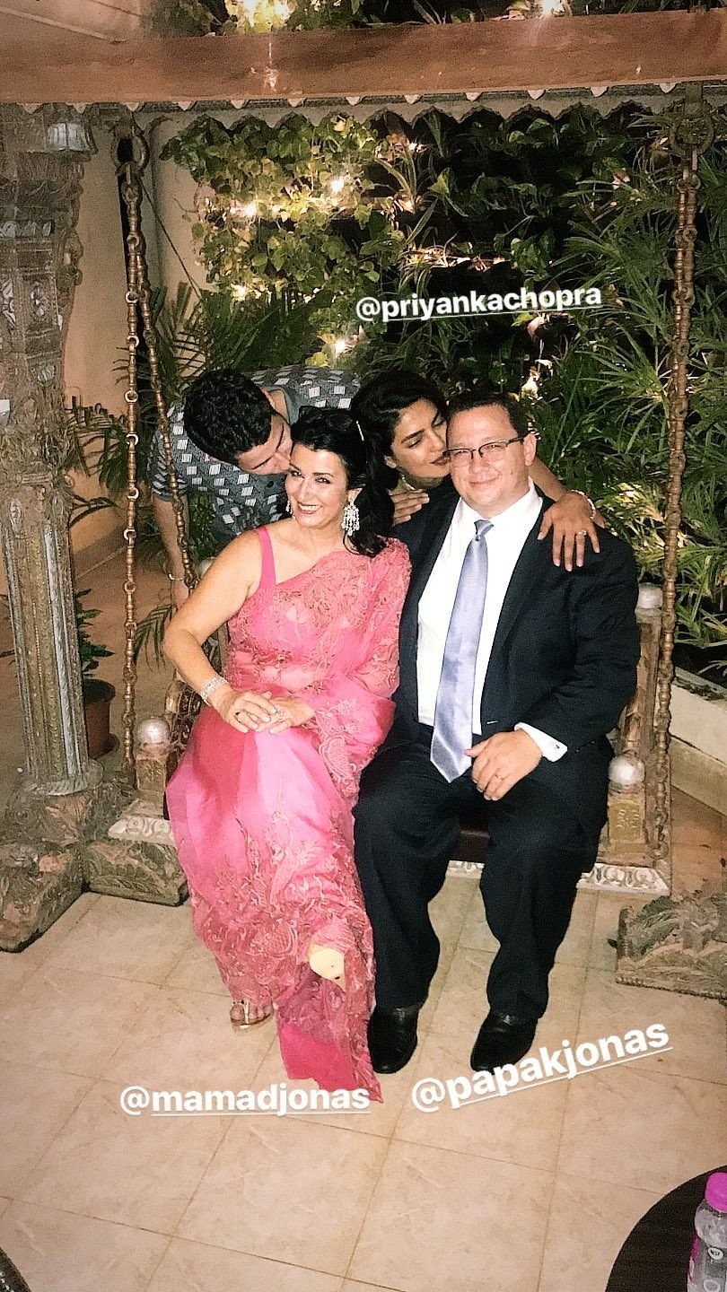 شق and Priyanka with Nick's Parents